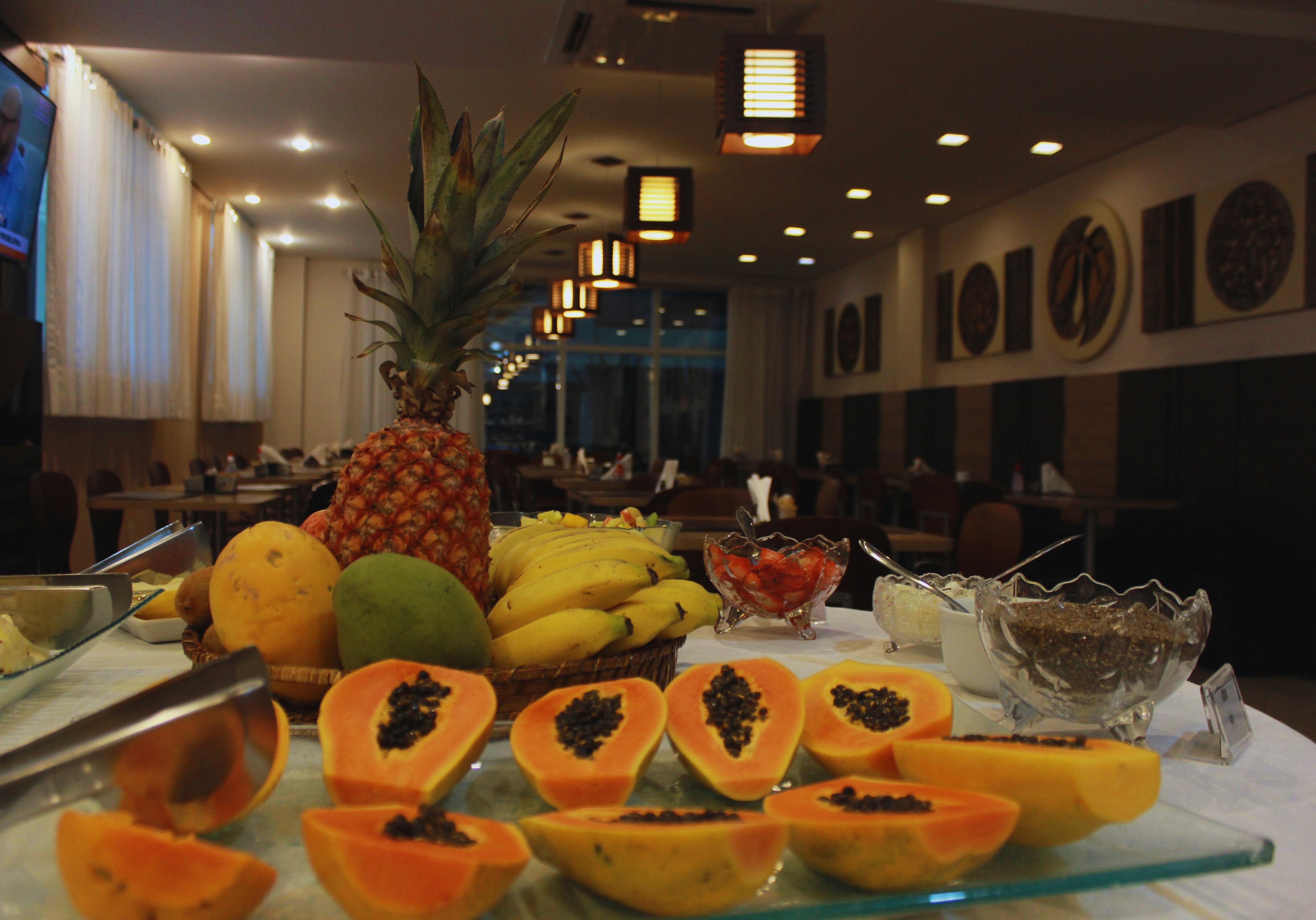 Gontijo Inn Hotel Itajubá Extérieur photo A fruit buffet