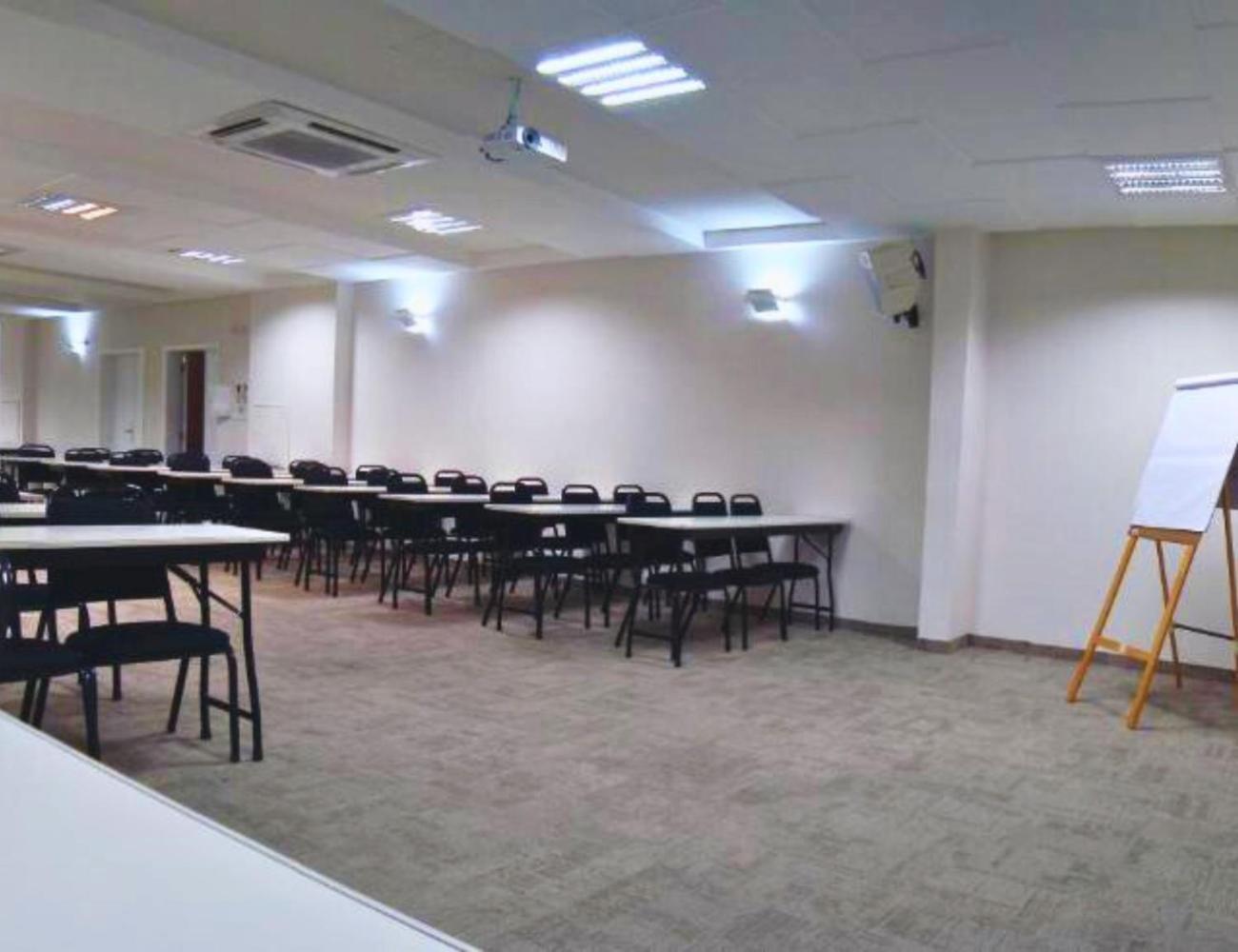 Gontijo Inn Hotel Itajubá Extérieur photo A typical classroom
